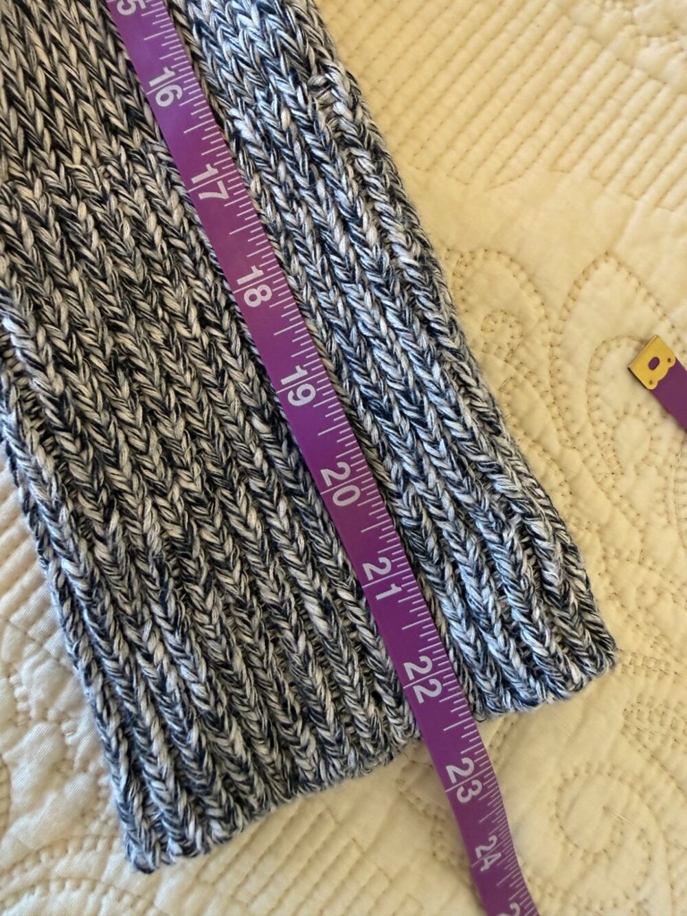 Banana Republic grey marled knit cropped cardigan. - Picture 6 of 7